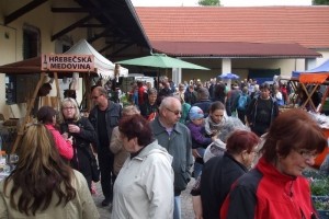 Květnové farmářské trhy: hudba, dárky i střelnice